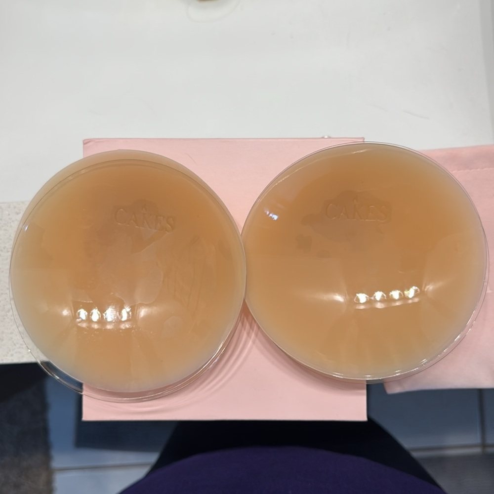 Cakes nipple covers